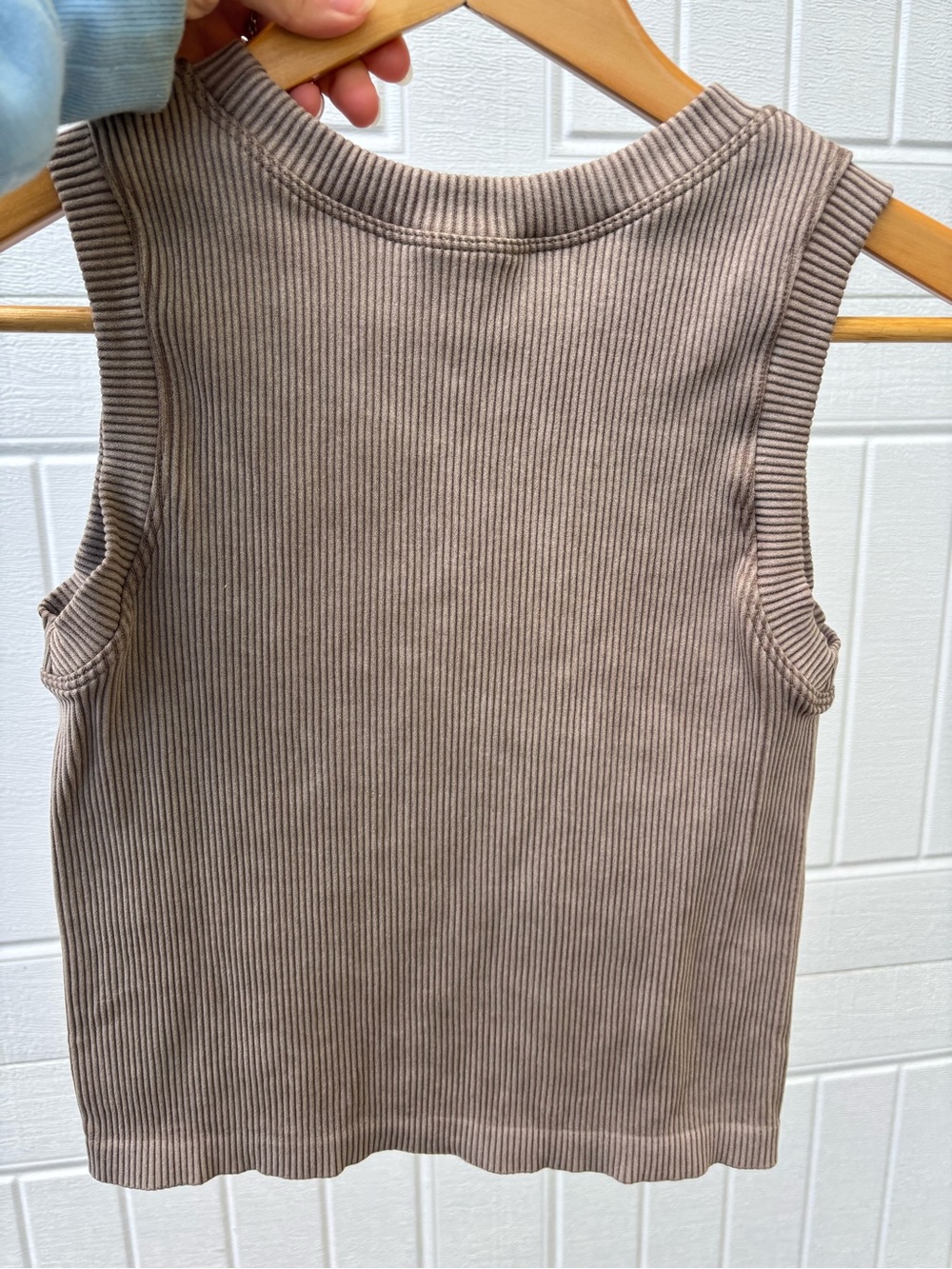 Textured rib tank Small - Picture 2 of 3